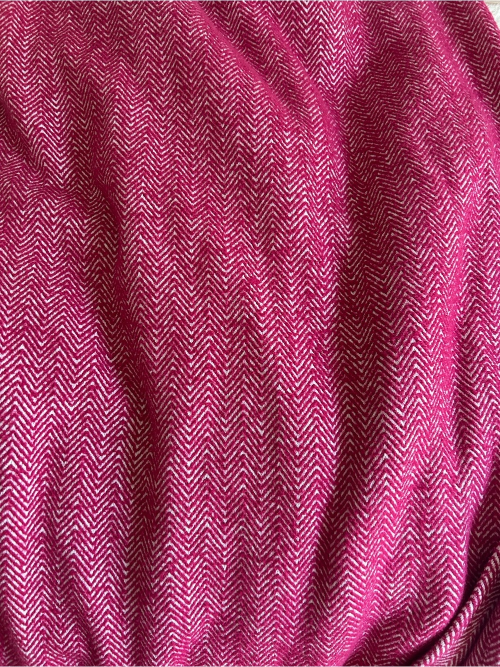Matouk Raspberry and White Chevron Throw - Picture 3 of 8